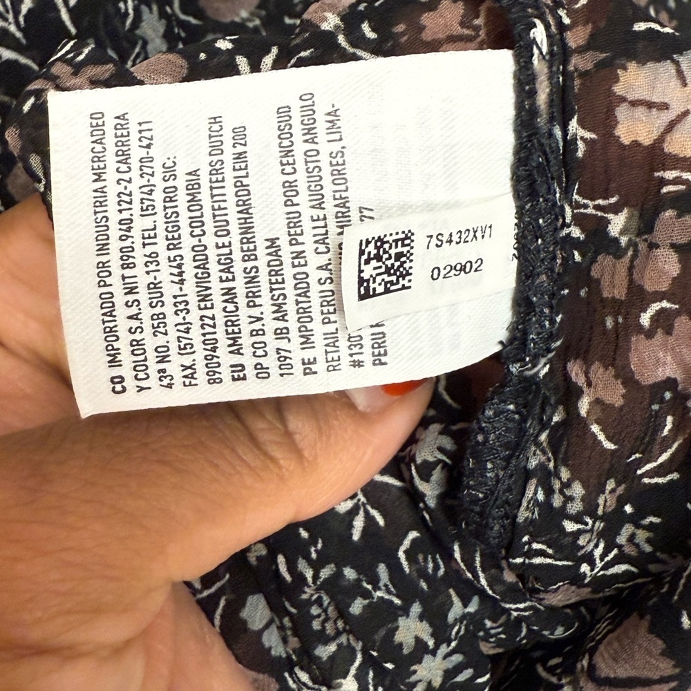 American Eagle Floral Cold Shoulder Sheer Blouse Black NWT Size S - Picture 4 of 12